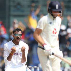 India stretch lead after spinners wreck England