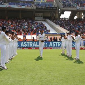 Teammates' guard of honour marks Ishant's 100th Test