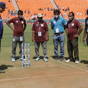 'Not ideal for Tests': Bhajji, VVS slam Motera pitch