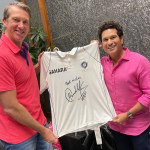 Sachin lends support to McGrath's Pink Test initiative
