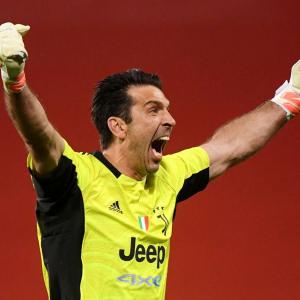 Lisbon club luring Buffon with sweets, museum tickets
