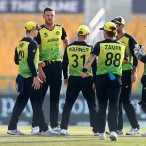 Australia underdogs against Pakistan in role reversal