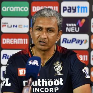 Coach Bangar offers solidarity for struggling Virat