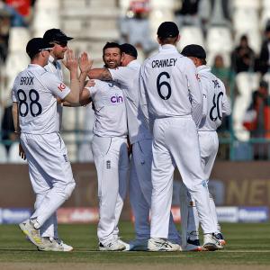 PHOTOS: England vs Pakistan, 2nd Test, Day 3