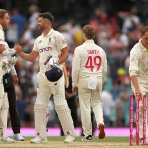 England hold on in thrilling finish for Ashes draw