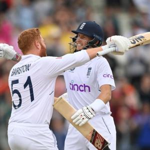 England out-bat India to pull off record chase