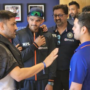 PIX: Dhoni interacts with India players at Edgbaston
