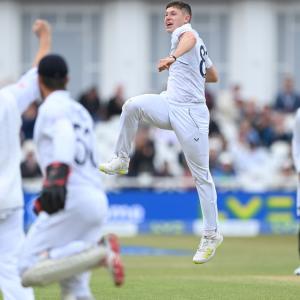 PHOTOS: NZ throw away wickets to give England hope