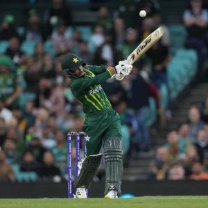 Babar proud of his match-winners as Pak stay in hunt