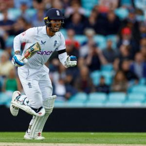 Foakes, Livingstone earn annual central ECB contracts