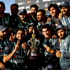 PIX: Pakistan outclass Kiwis to win T20 tri-series