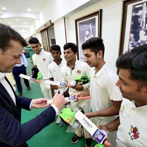 Gilchrist, Ponting say Australia need a heart to heart