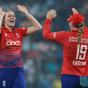 England's dominance leaves India reeling in T20s