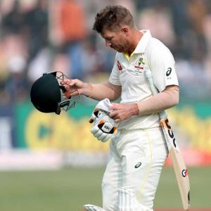 Injured Warner ruled out of last 2 Tests vs India