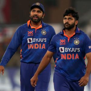 India penalised for slow rate in 1st ODI vs NZ