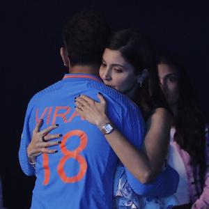 Anushka Comforts Virat After Heartbreak