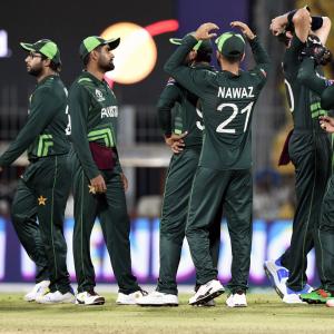 Did this DRS review cost Pakistan the match?