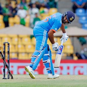 India continue to struggle against left-arm pacers