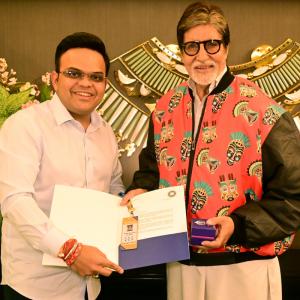 Amitabh Bachchan receives World Cup 'golden ticket'