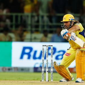 Dhoni sets new milestone in T20 cricket