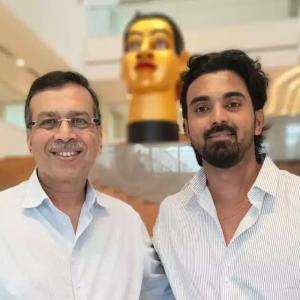 KL Rahul meets LSG owner Goenka