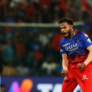 KKR mauling exposes lack of variety in RCB's bowling