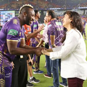 What's Juhi Chawla Telling Russell?
