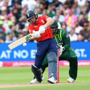 Buttler guides England to 23-run victory over Pakistan