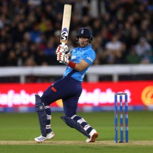 Livingstone reigns in the rain at Lord's