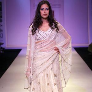Subtly sensual and romantic summerwear on the ramp