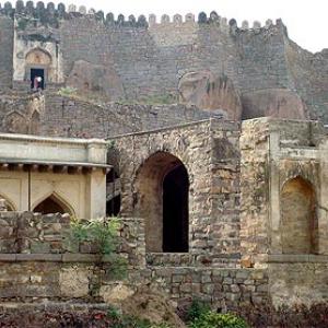 Controversy over Golconda Fort mars Telangana's first I-Day