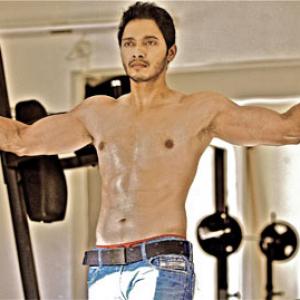 Shreyas Talpade gets 6-pack abs like Sallu, SRK