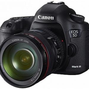 The spanking new Canon EOS 5D Mark III @ Rs 206,995