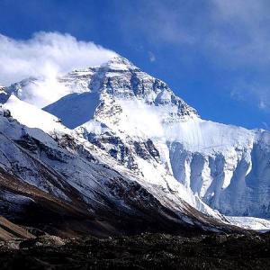 13 Nepalese guides killed in worst-ever Everest accident