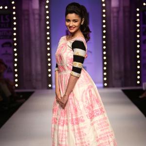 Alia bhatt in hot sale indo western dress