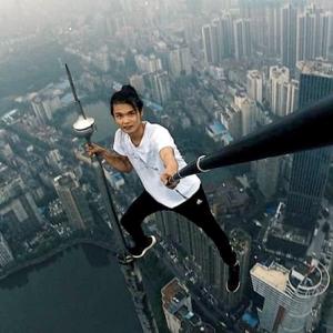 Selfie daredevil dies, but the extreme selfie madness lives on