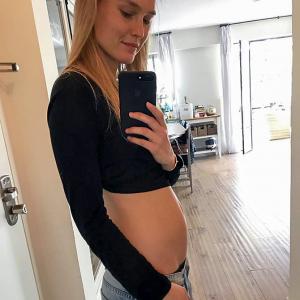 In pics: A stunning Israeli model and her baby bump