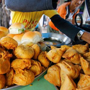 9 must-try street foods around the world