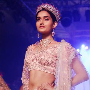 Who's this gorgeous diva on the ramp?