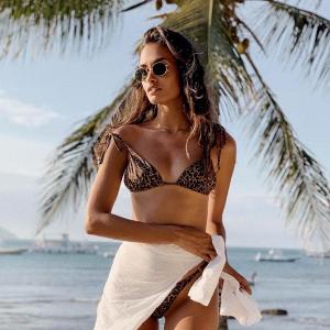 Model Gizele Oliveira beach pics will make you jealous