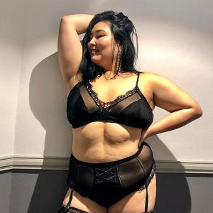 Why the Internet can't stop obsessing over this curvy model