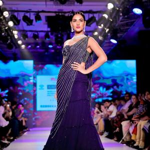 Pix: Sonal flaunts her curves in a lehenga sari