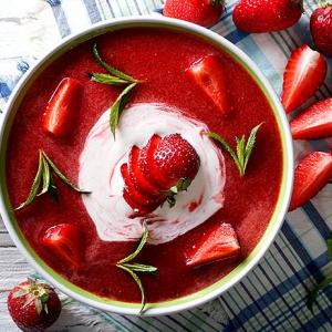 Recipe: An EASY strawberry soup for foodies