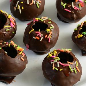 Recipe: Chocolate Granola Golgappa