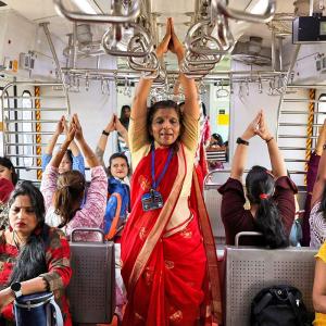 YEH HAI INDIA: Yoga on the Train...