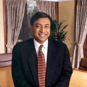 Lakshmi Mittal richest biz tycoon in South Africa
