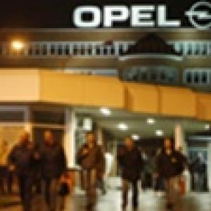 Opel staff fears 10,000 job cuts, oppose GM move