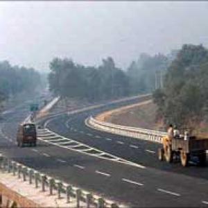 Govt to aim for 85% road projects as PPP