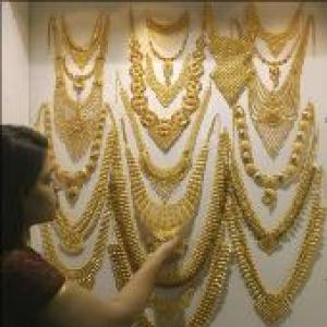 Gold prices dip on Dhanteras as demand falls