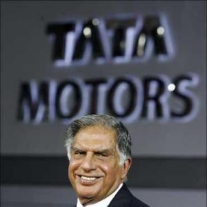 Ratan Tata meets Sharma post FIPB nod for airline venture
